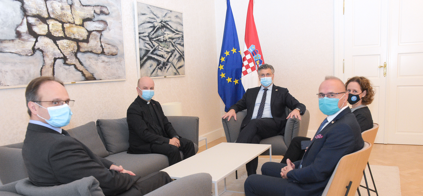 Premijer Plenković primio mons. Svalinu